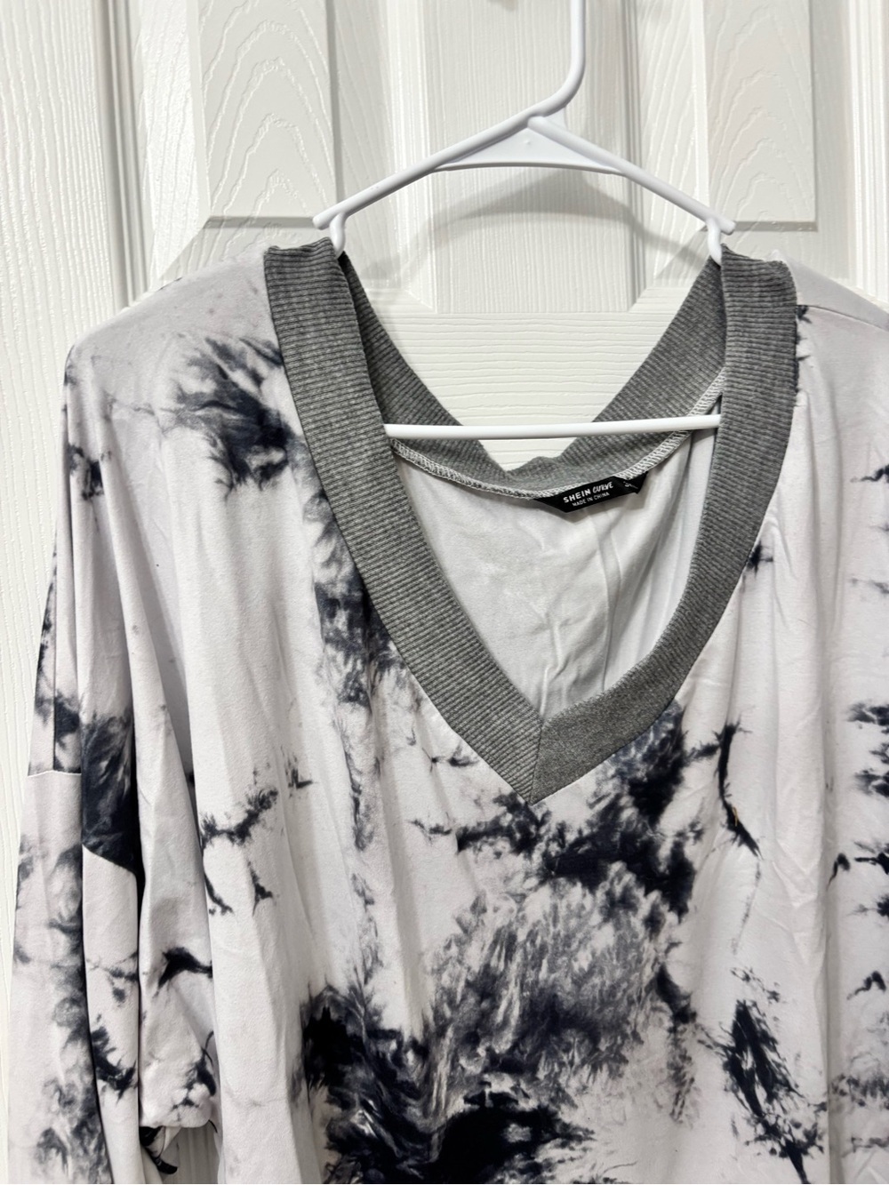 SHEIN Curve Tie Dye V-Neck Long Sleeve Pullover Top Black White Plus Size 3XL - Picture 3 of 6